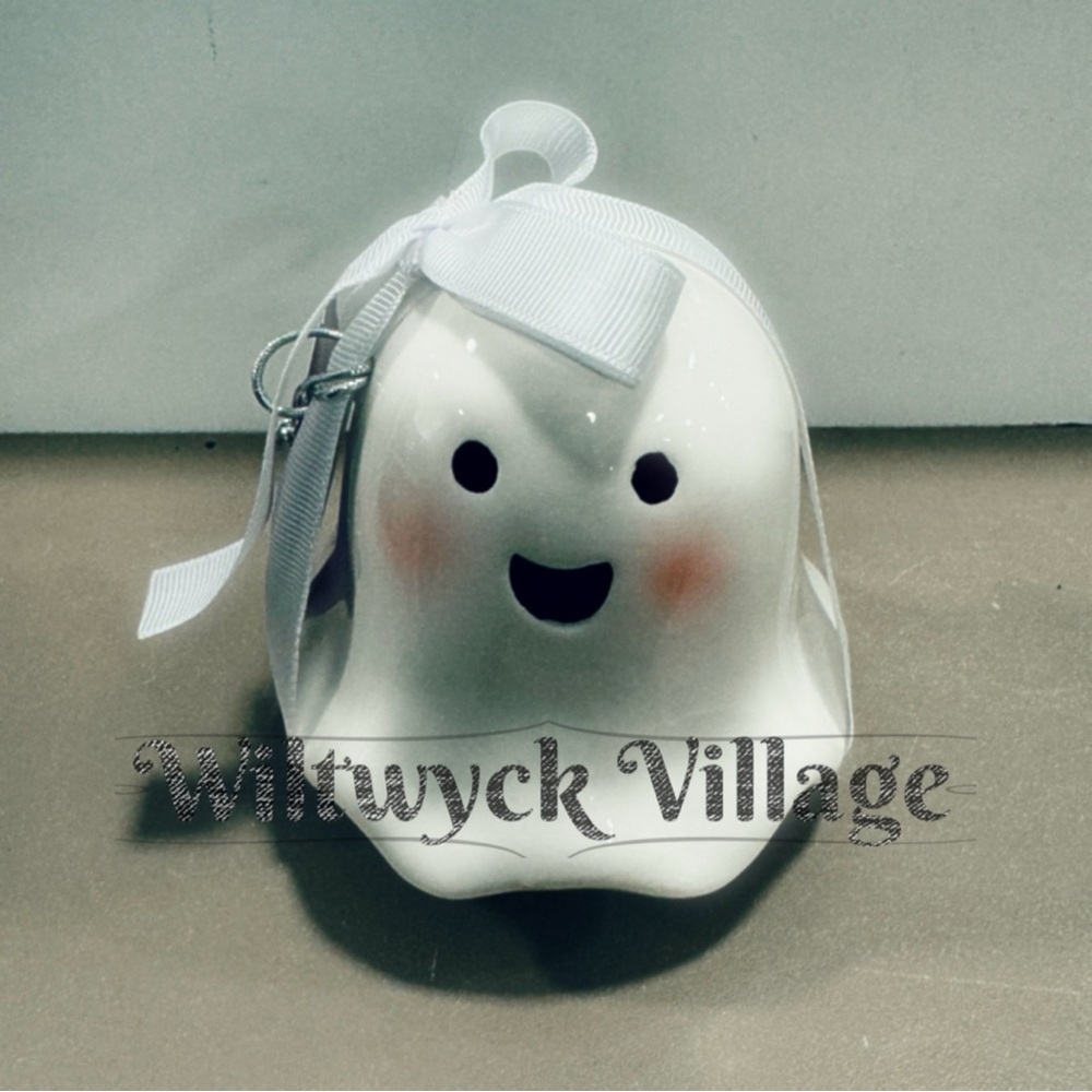 10 Strawberry Street Ceramic Ghost Measuring Cups